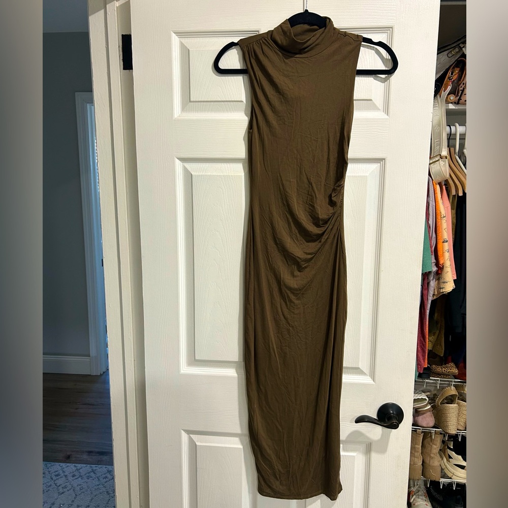 NWT Good American olive green body con midi dress